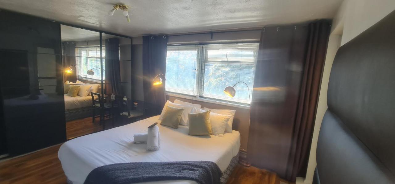 דירות לונדון R3 Superking Sized Bed & 75" Tv On The Wall In Clapham מראה חיצוני תמונה